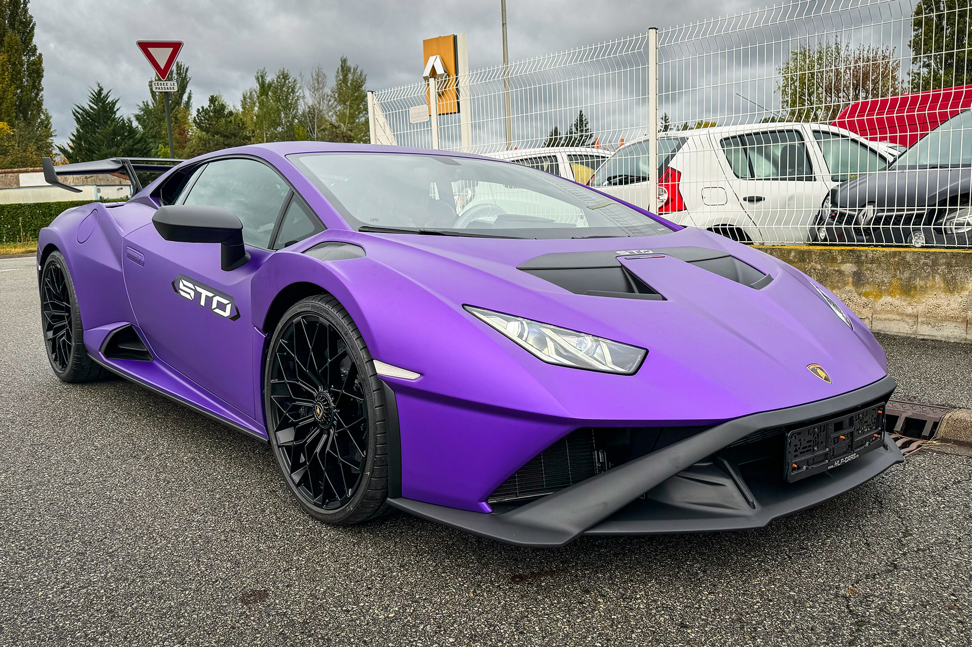 Lamborghini Huracán STO violette protégée par film PPF à Clermont-Ferrand