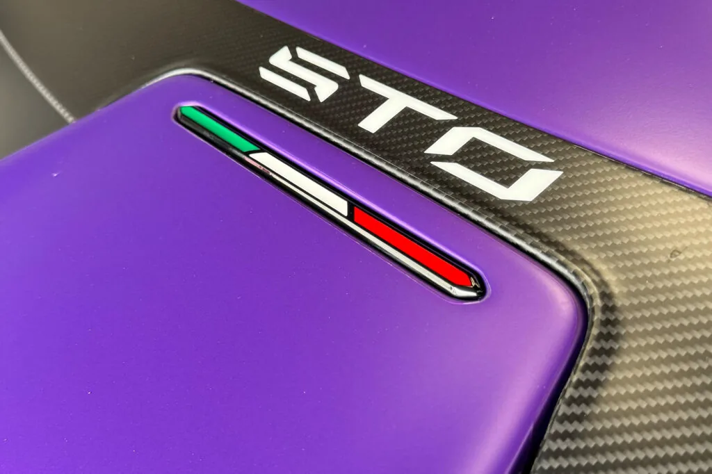 Détail Lamborghini Huracán STO violet mat avec éléments carbone protégés par film PPF