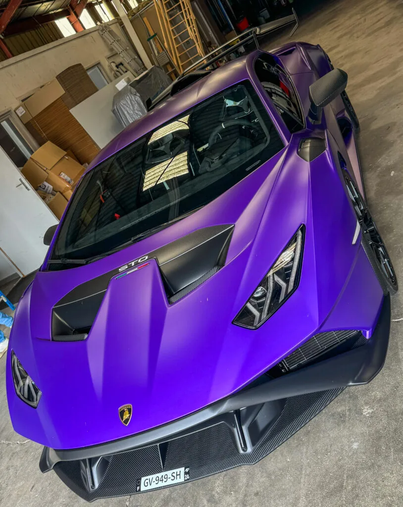 Lamborghini Huracán STO équipée d'une protection carrosserie PPF intégrale dans l'atelier ADA Signalétique près de Clermont-Ferrand