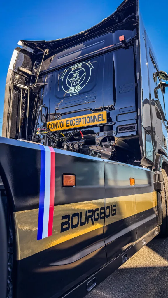 Marquage publicitaire réalisé sur camion poids lourd à Clermont-Ferrand