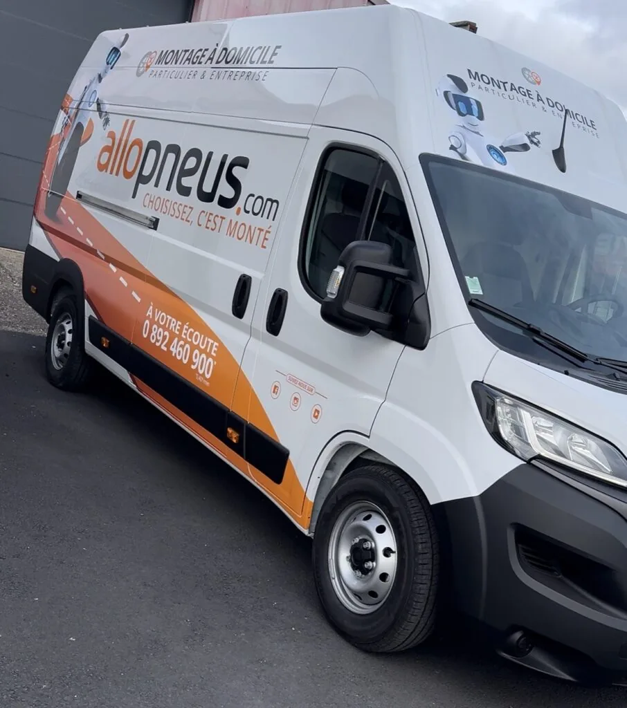 Semi-covering publicitaire d’un Fiat Ducato Allopneus