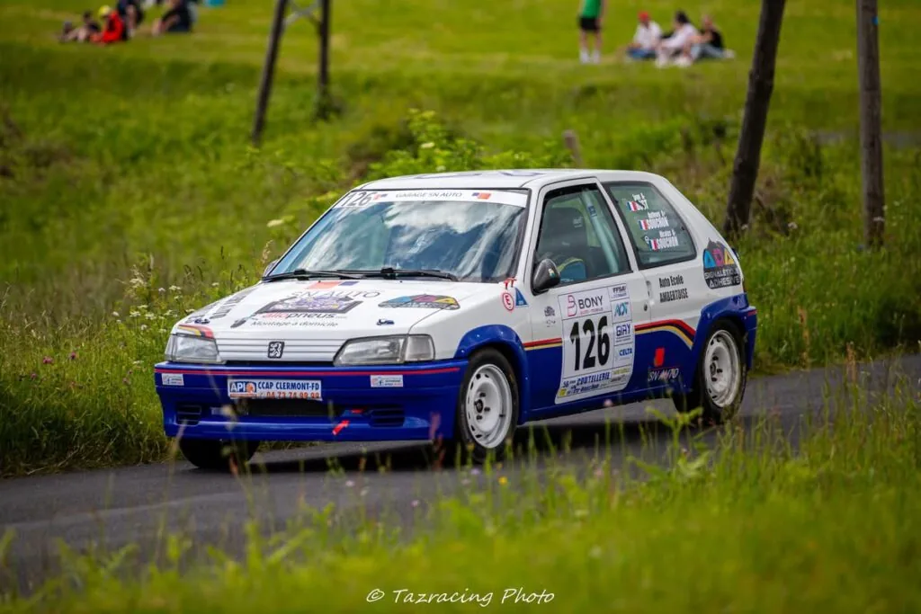 Marquage et décoration d’une Peugeot 205 Rallye de course à Clermont-Ferrand