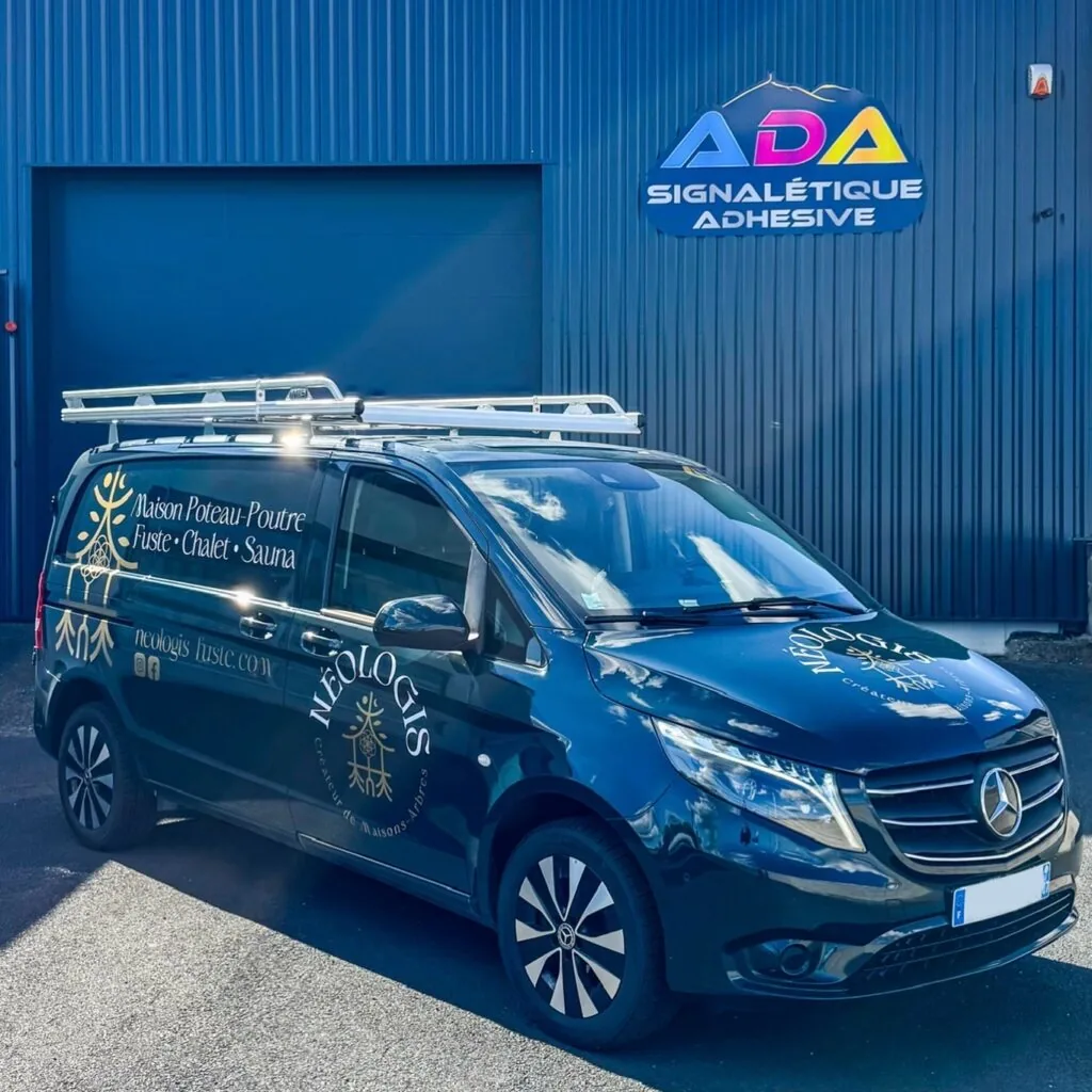 Mercedes Vito avec marquage publicitaire Néologis Fuste réalisé par ADA Signalétique à Clermont-Ferrand