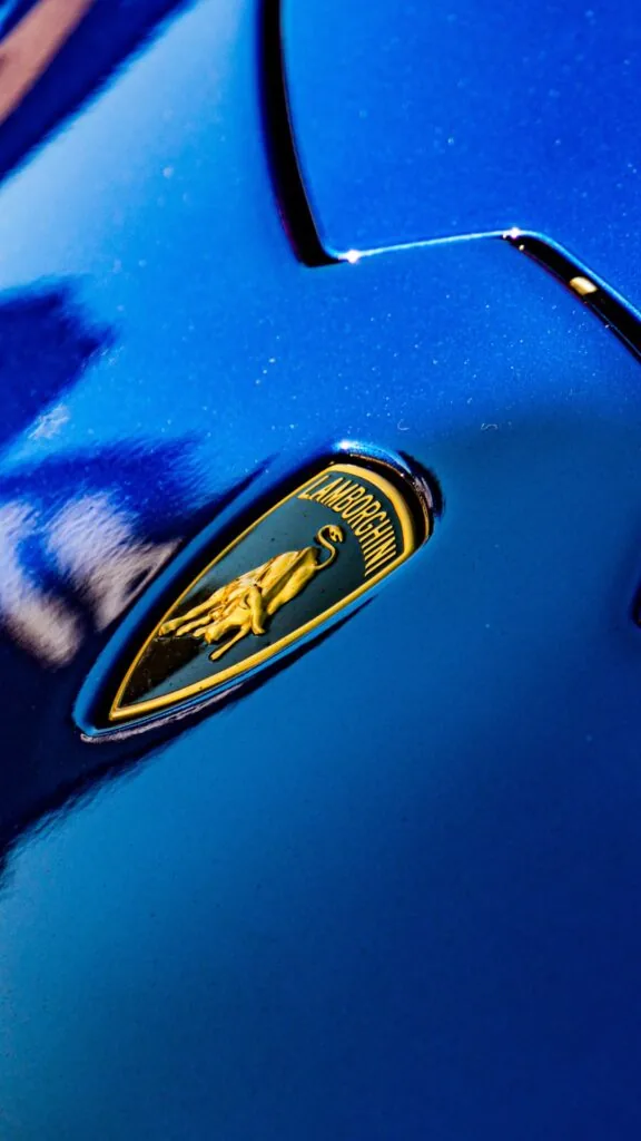 Logo Lamborghini et protection carrosserie PPF réalisés par ADA Signalétique à Clermont-Ferrand